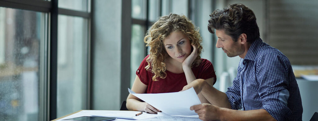 couple studying financial-aid options