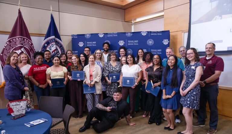 group photo of 25 Psi Chi inductess and faculty coordinator