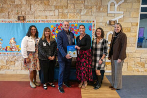 A&M–Central Texas donates 200 books to elementary library